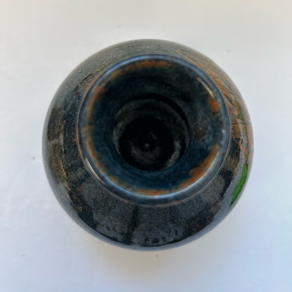 Handmade art pottery vase with a glossy glaze blend of blue and brown/ signed - Picture 4 of 8